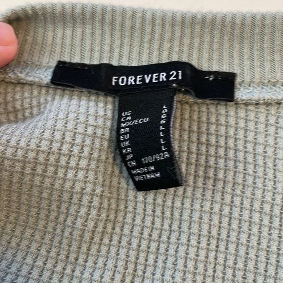 Forever21 Cropped Oversized Thermal Made In The 90s - Picture 4 of 5